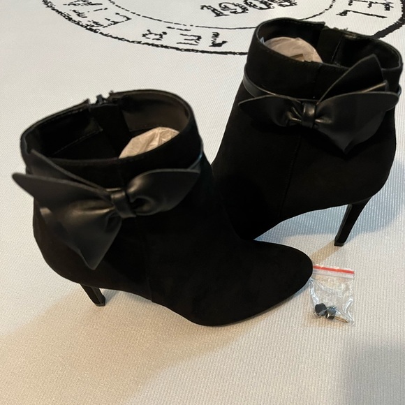 Kelly & Katie Kolkas Bootie In Black W/Bow Detail NWOB - Picture 3 of 8